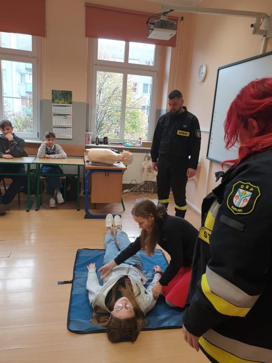 Zyje I Dzialam Bezpiecznie Edukacja Dla Bezpieczenstwa Cena Edukacja dla bezpieczeństwa w 8a – Szkoła Podstawowa w Karlinie